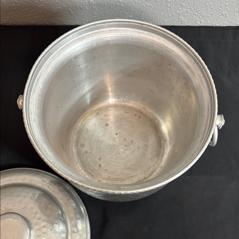 Vintage Hammered Aluminum Ice Bucket - Picture 6 of 11